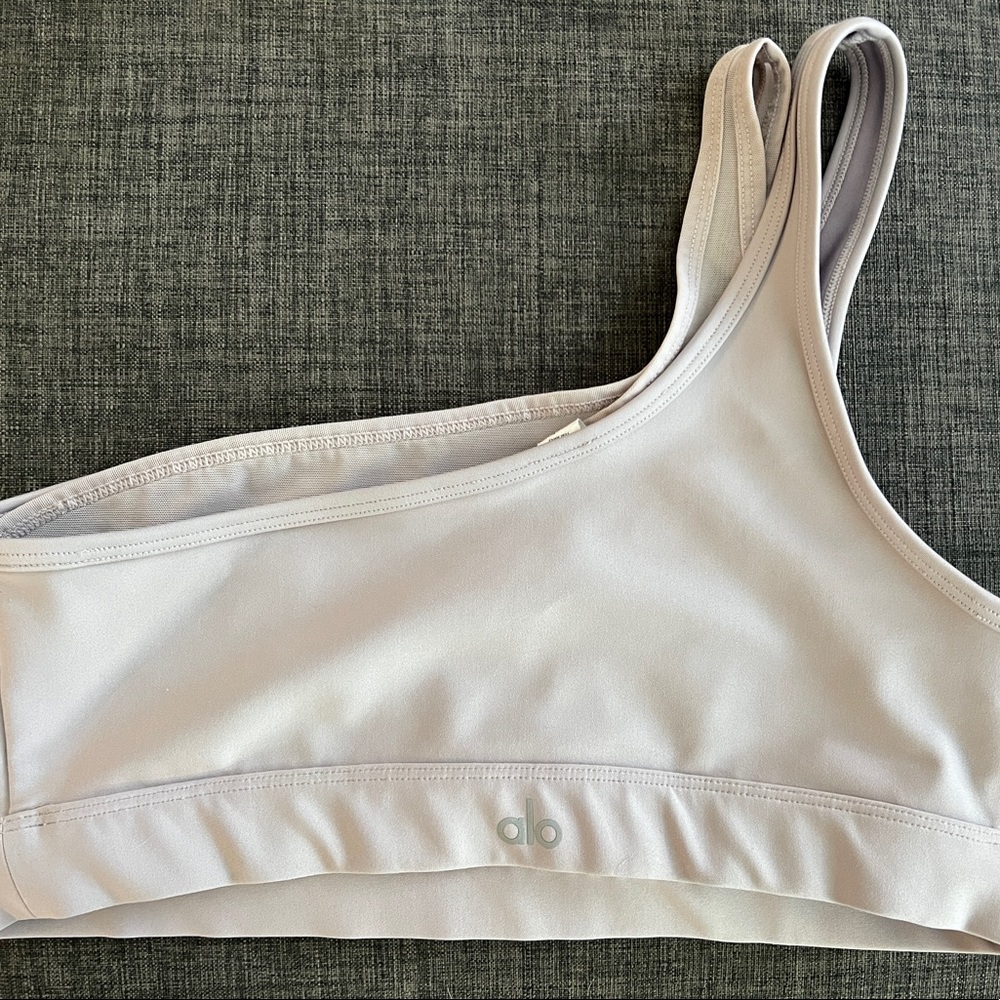 Alo Yoga airlift excite bra - size M - lavender dusk